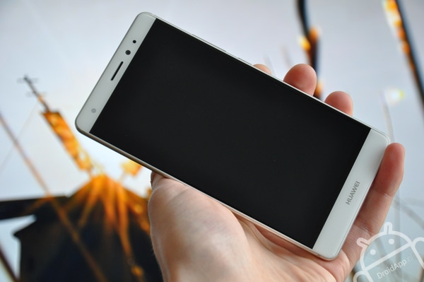 Начнем с передней части устройства, Huawei Mate S оснащен 5,5-дюймовым Full-HD экраном